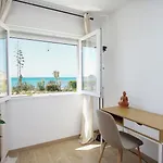 Lanuza Front Apartment